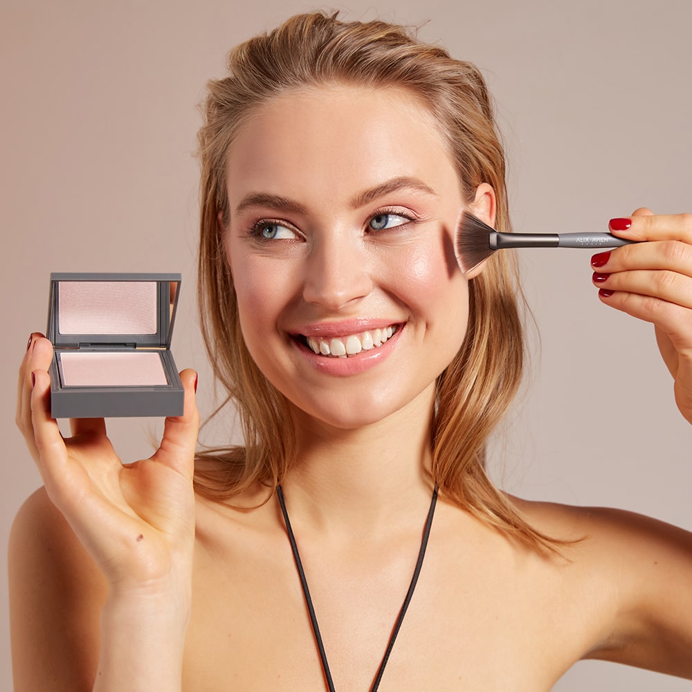 ALIX AVIEN POWDER HIGHLIGHTER PINK